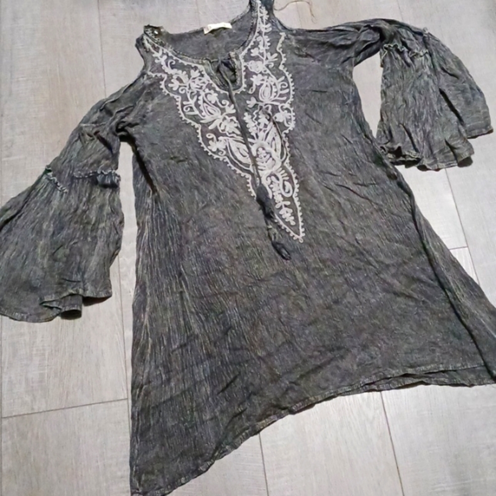 EXIST Cold Shoulder Embroidered Bell Sleeve Gauze A-Line Boho Tunic